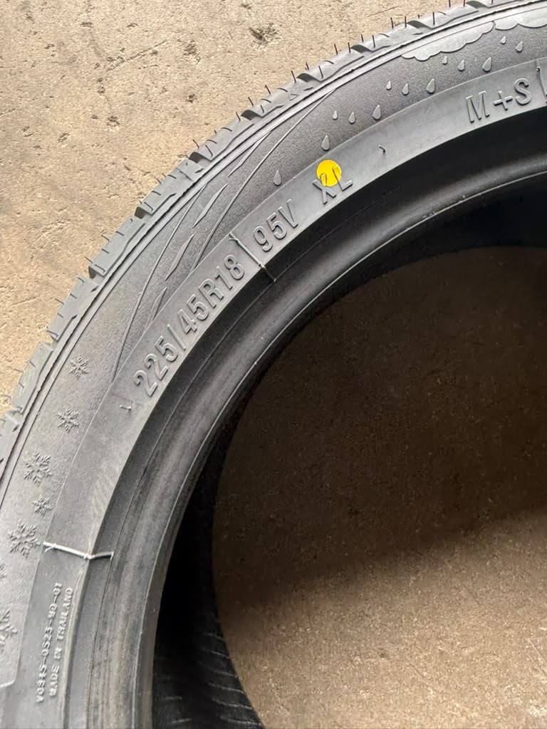 225/45R18 Set (4 Brand New Tires!!) Thunderer Mach 1