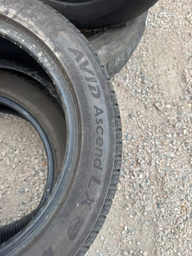215/55R17 Pair (2 Used Tires) Yokohama Avid Ascend LX