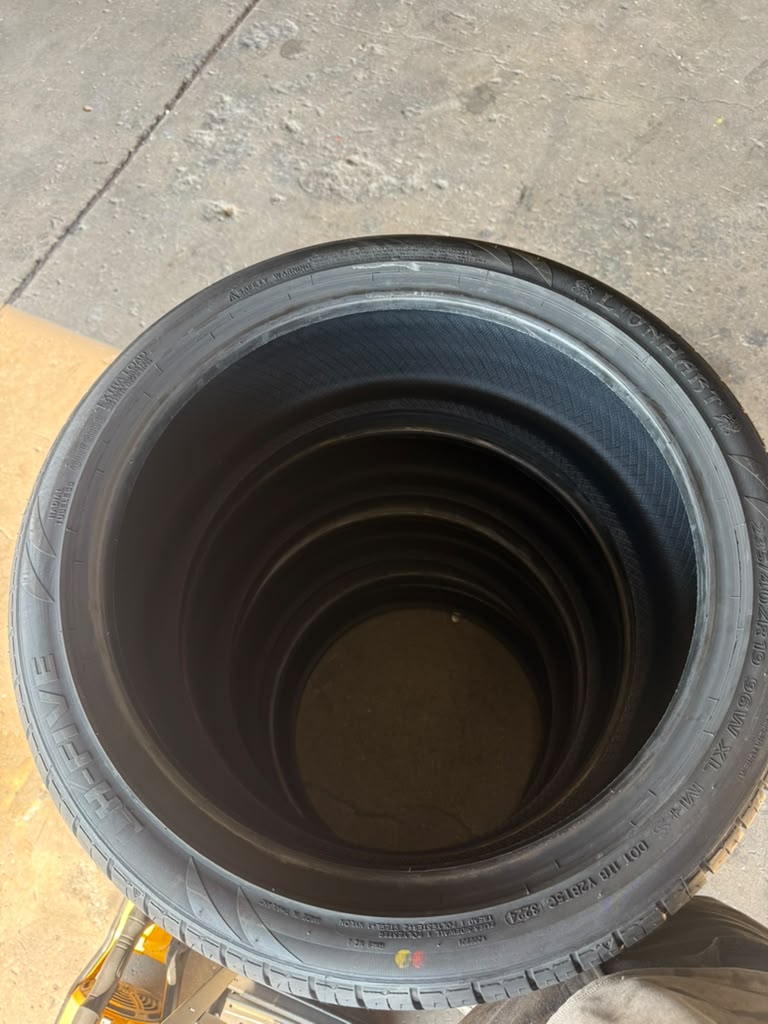 235/40R19 Set (4 Brand New Tires!!) Lionhart LH-Five