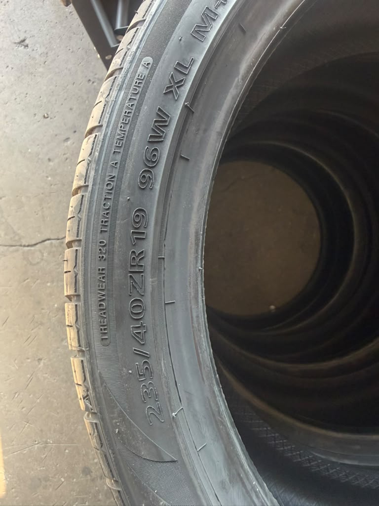 235/40R19 Set (4 Brand New Tires!!) Lionhart LH-Five