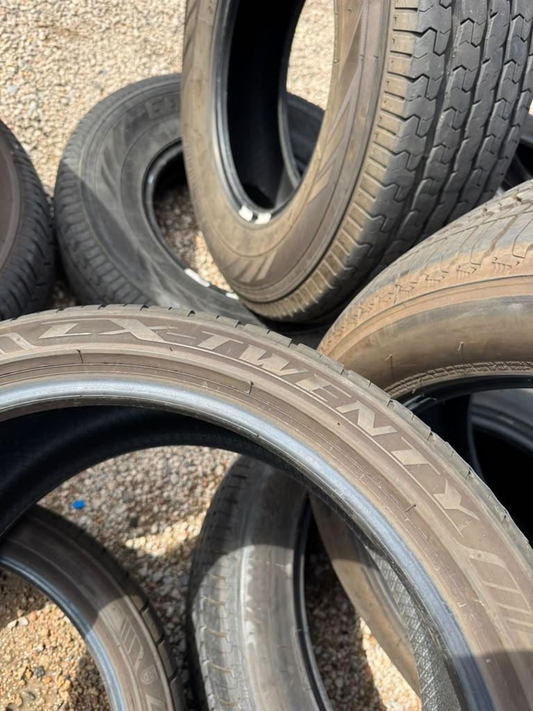 255/35R19 Pair (2 Used Tires) Lexani LX-Twenty