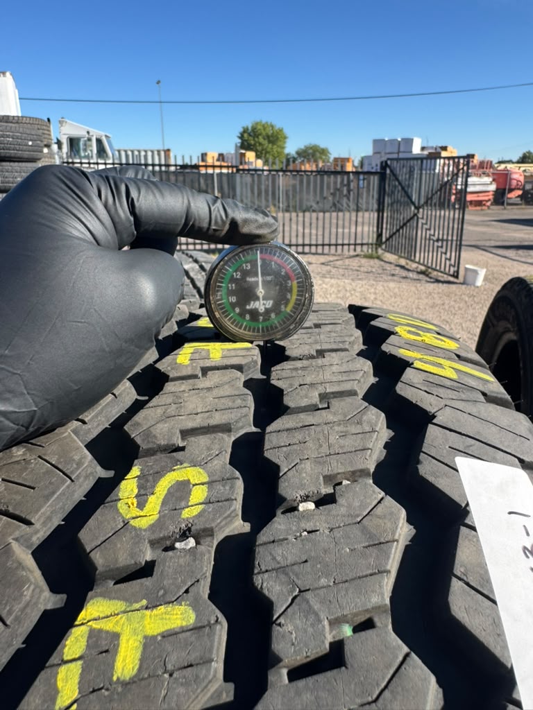 LT275/70R18 Set (4 Used Tires) Bridgestone Dueler AT