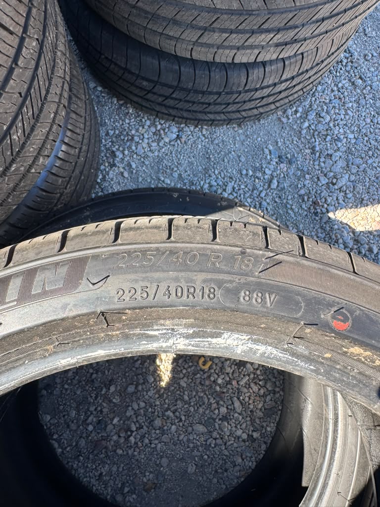 225/40R18 Pair (2 Used Tires) Michelin Primacy