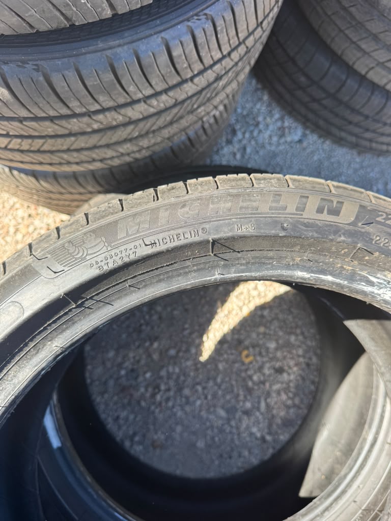 225/40R18 Pair (2 Used Tires) Michelin Primacy