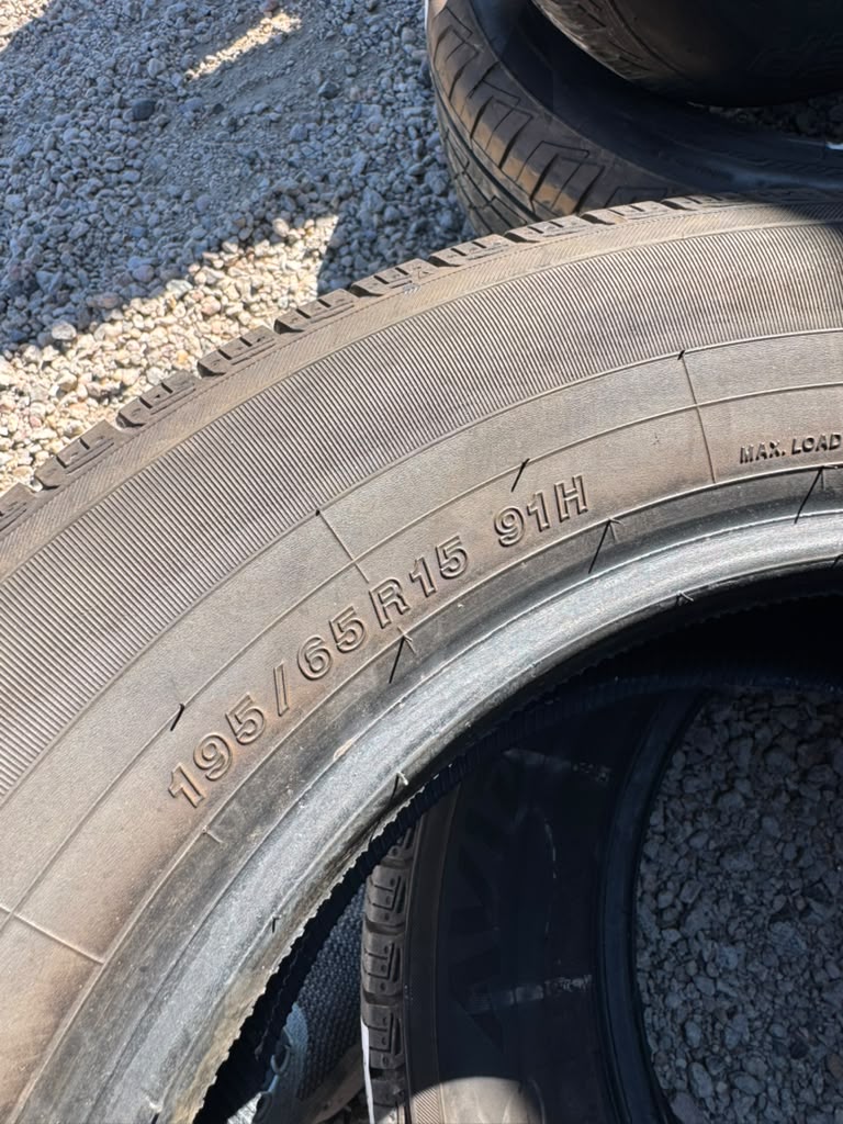 195/65R15 Pair (2 Used Tires) Yokohama Avid Ascend LX