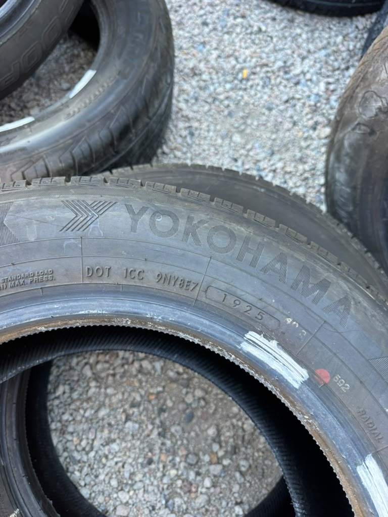 195/65R15 Pair (2 Used Tires) Yokohama Avid Ascend LX