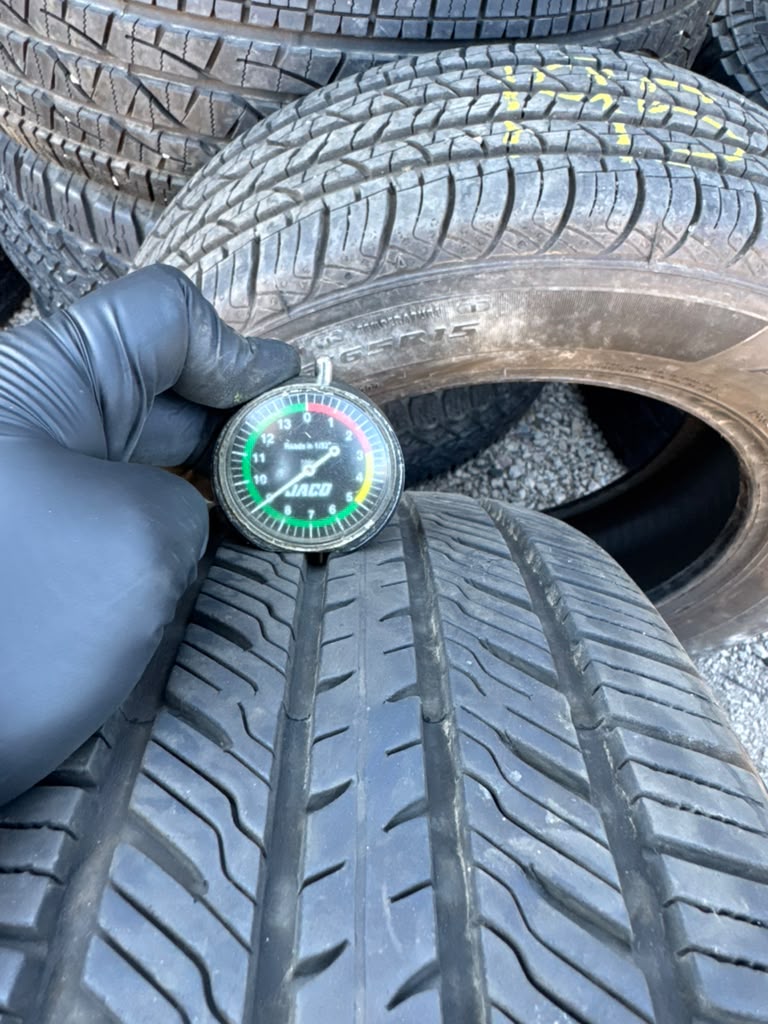 195/65R15 Pair (2 Used Tires) Yokohama Avid Ascend LX
