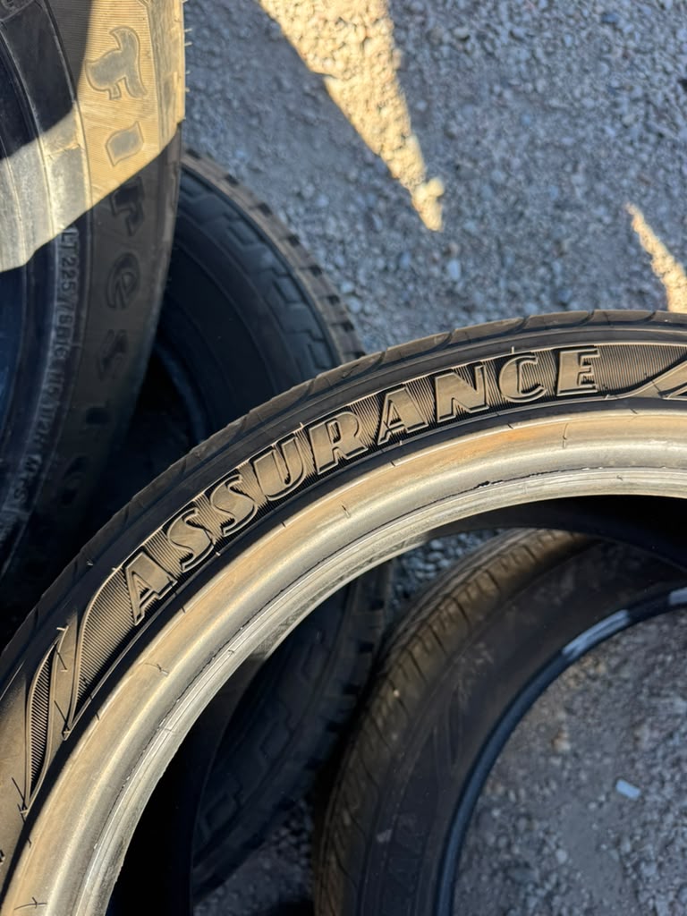 235/40R18 Pair (2 Used Tires) Goodyear Assurance MaxLife