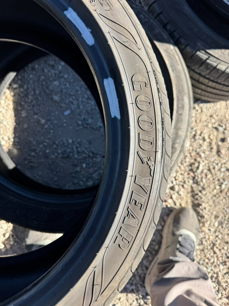 235/40R18 Pair (2 Used Tires) Goodyear Assurance MaxLife