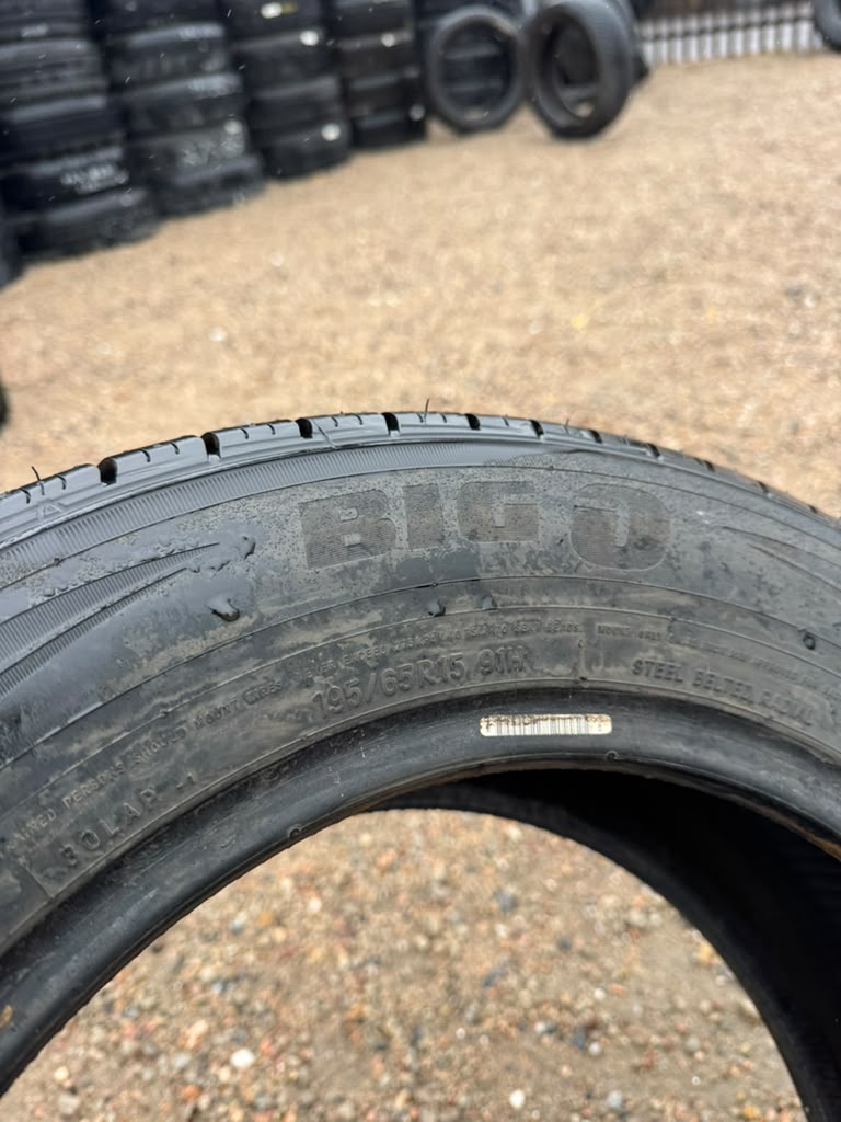 195/65R15 Pair (2 Used Tires) Big O Legacy