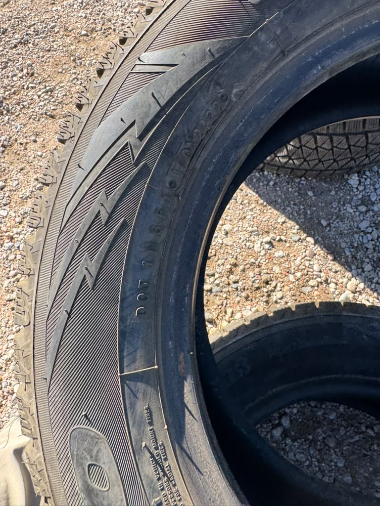 215/60R16 Pair (2 Used Tires)  Toyo Observe GSI-6