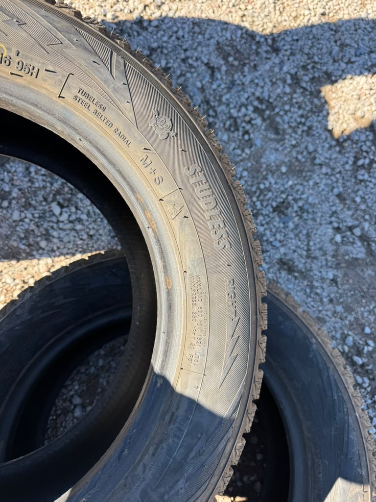 215/60R16 Pair (2 Used Tires)  Toyo Observe GSI-6